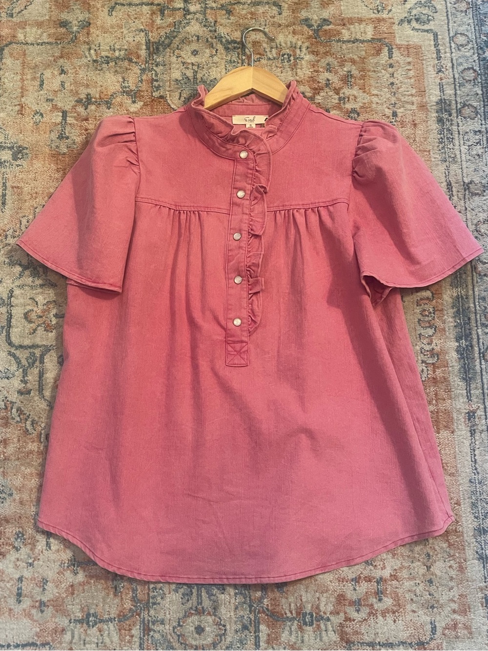 easel Pink Ruffle-Trim Button Blouse Like New!
